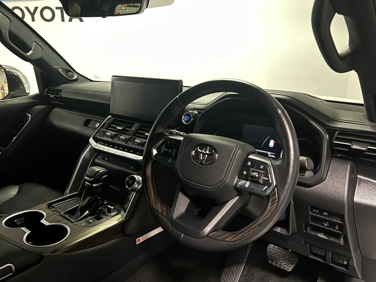 2022 TOYOTA LANDCRUISER Gallery Image 10