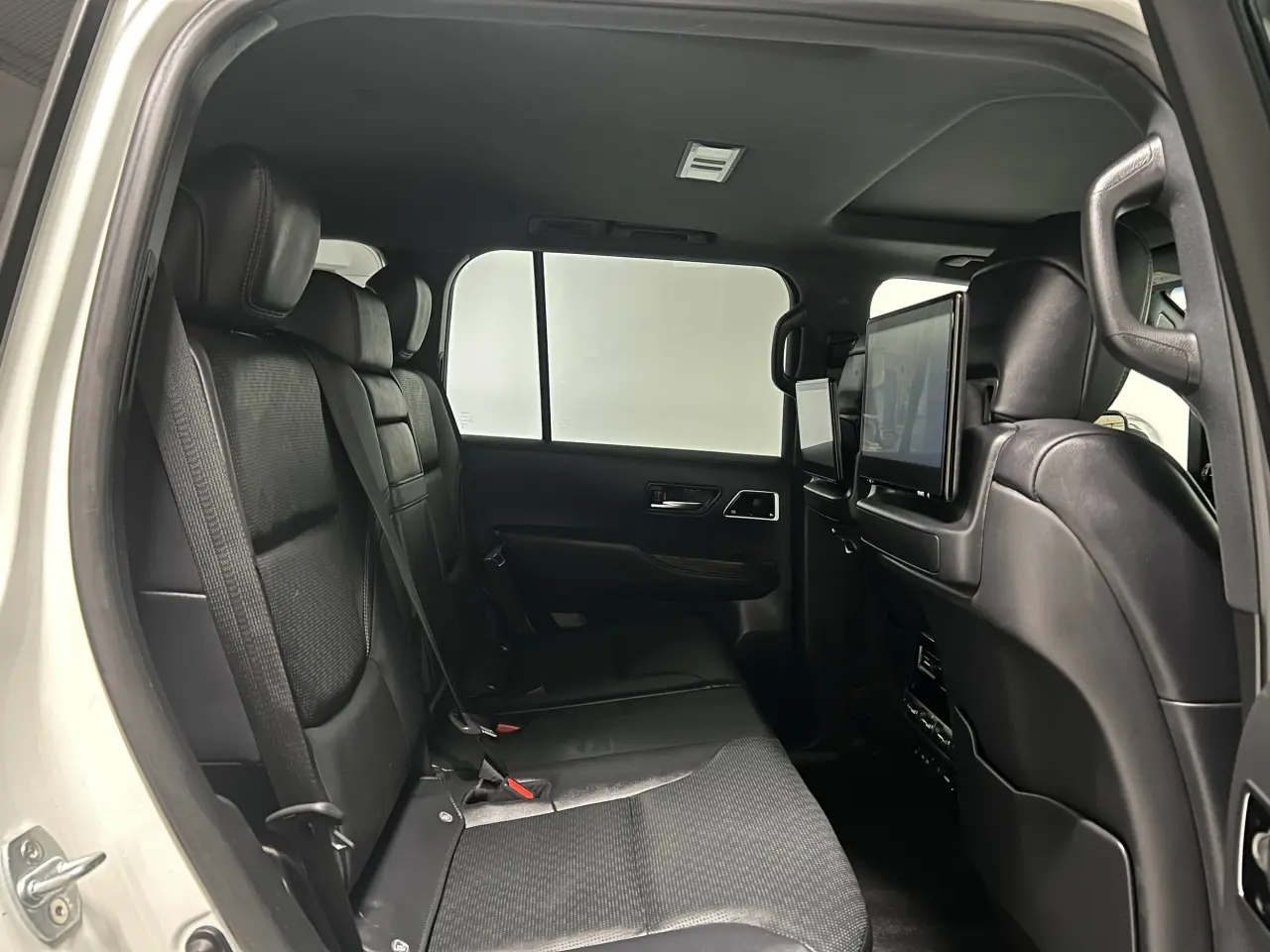 2022 TOYOTA LANDCRUISER Gallery Image 11