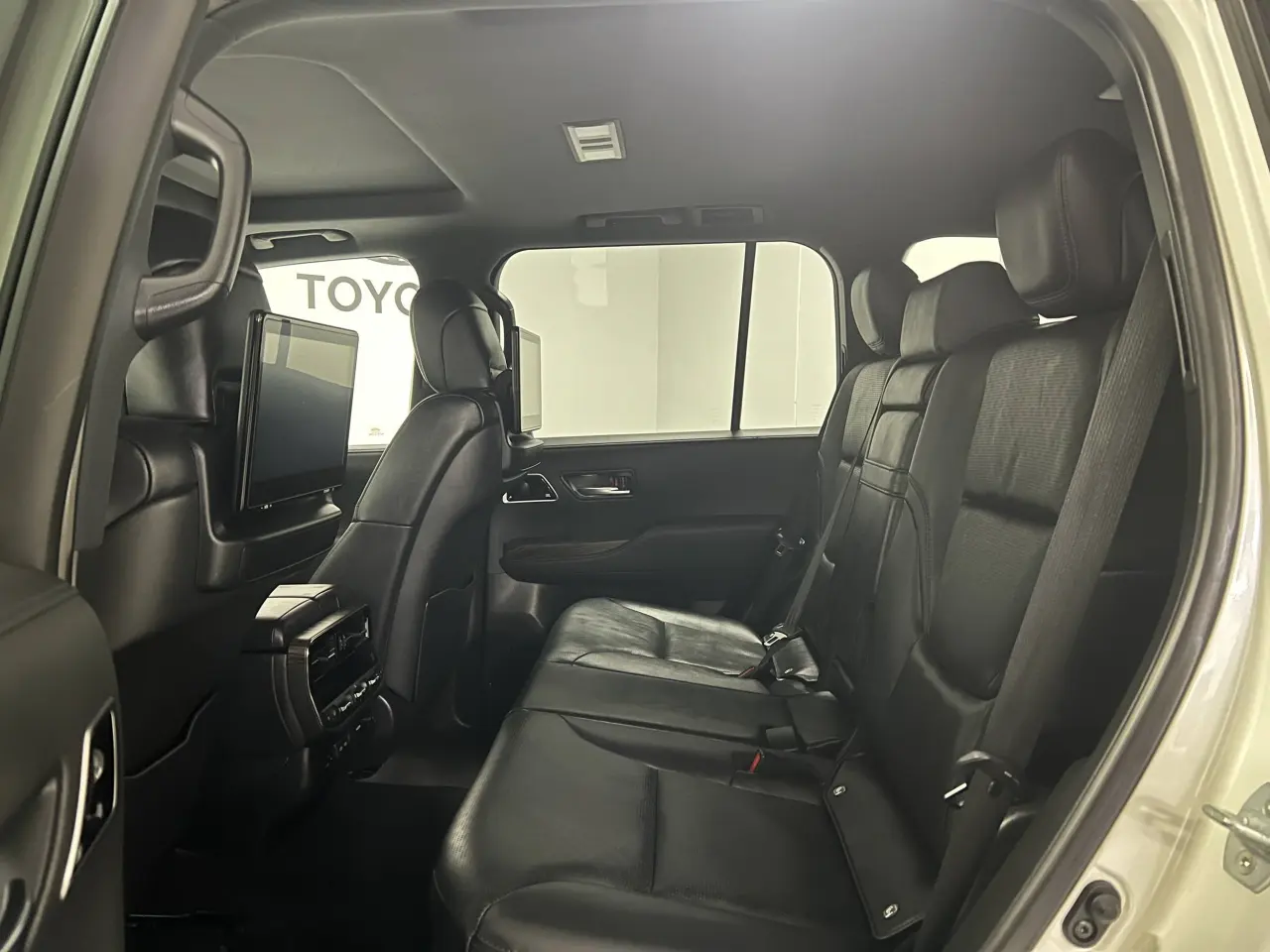 2022 TOYOTA LANDCRUISER Gallery Image 14