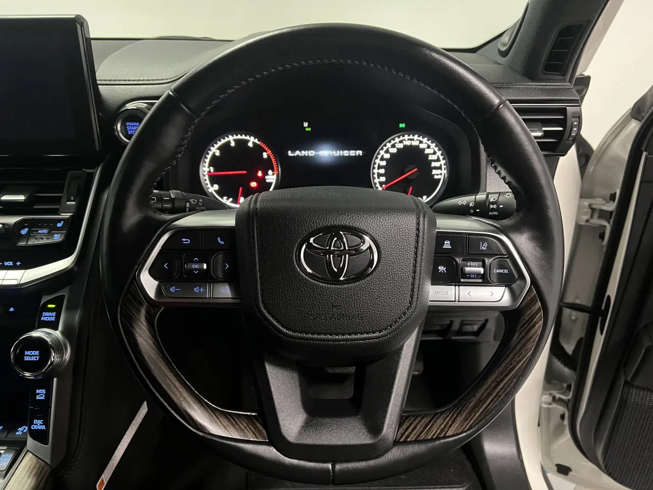 2022 TOYOTA LANDCRUISER Gallery Image 17