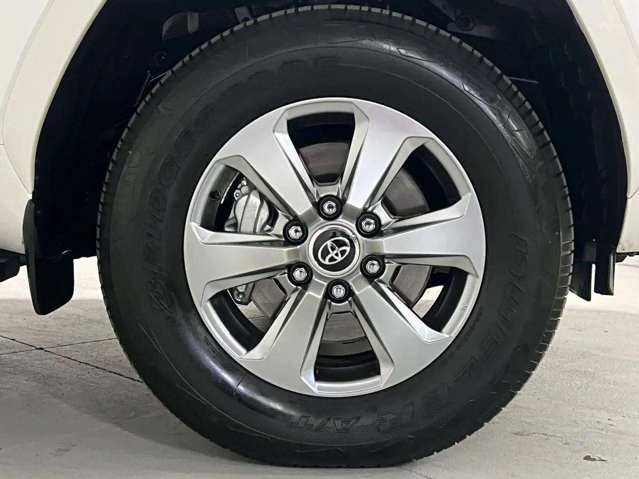 2022 TOYOTA LANDCRUISER Gallery Image 5