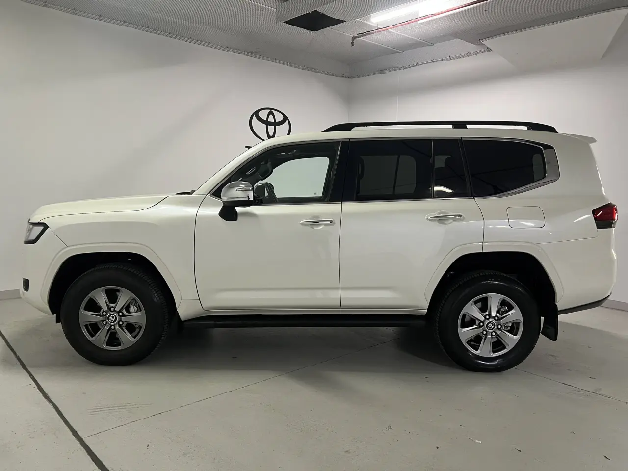 2022 TOYOTA LANDCRUISER Gallery Image 9