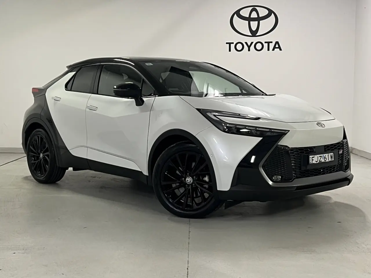 2024 TOYOTA C-HR HYBRID Gallery Image 1