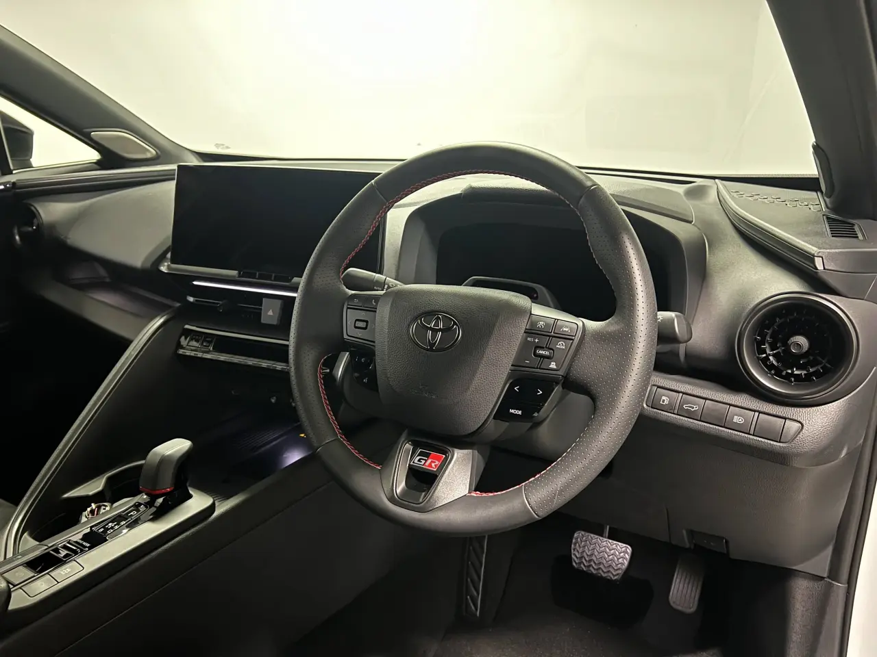 2024 TOYOTA C-HR HYBRID Gallery Image 10