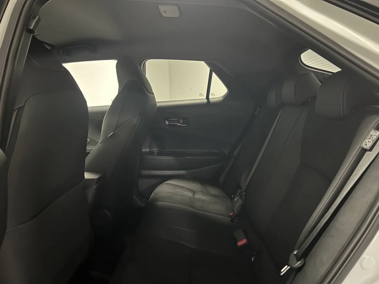 2024 TOYOTA C-HR HYBRID Gallery Image 13