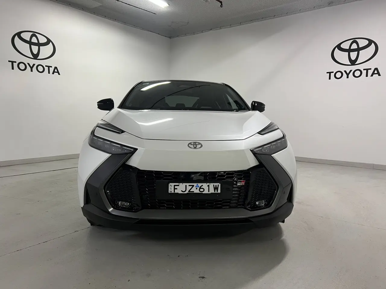 2024 TOYOTA C-HR HYBRID Gallery Image 2