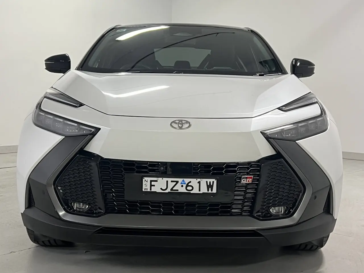 2024 TOYOTA C-HR HYBRID Gallery Image 3