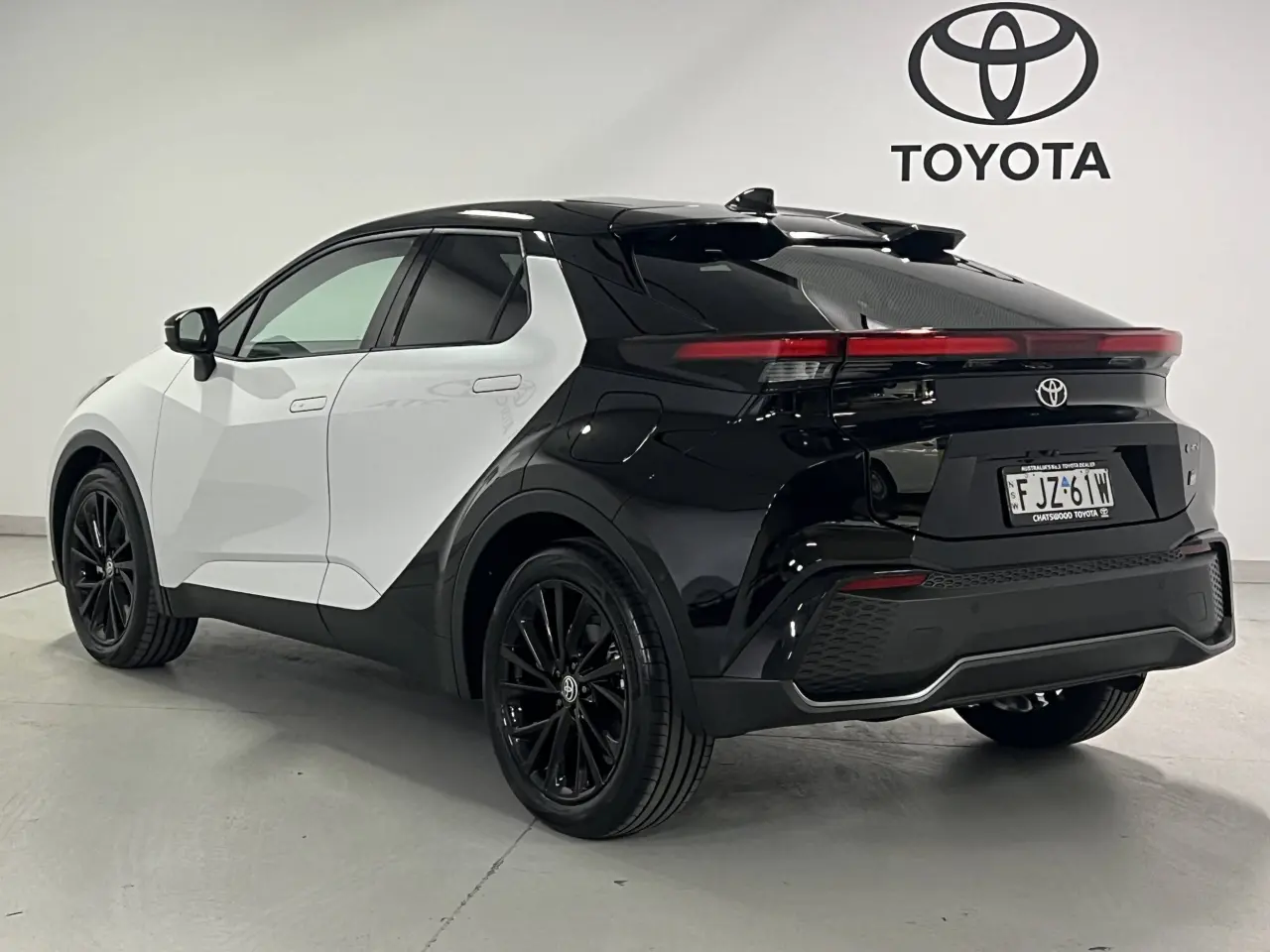 2024 TOYOTA C-HR HYBRID Gallery Image 8