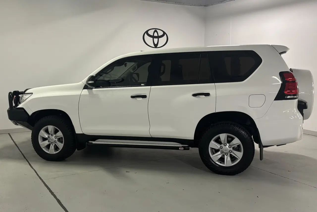 2020 Toyota Landcruiser Prado Gallery Image 9