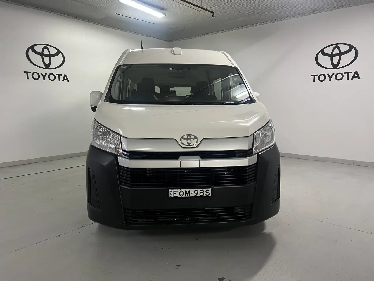 2021 TOYOTA HIACE Gallery Image 1