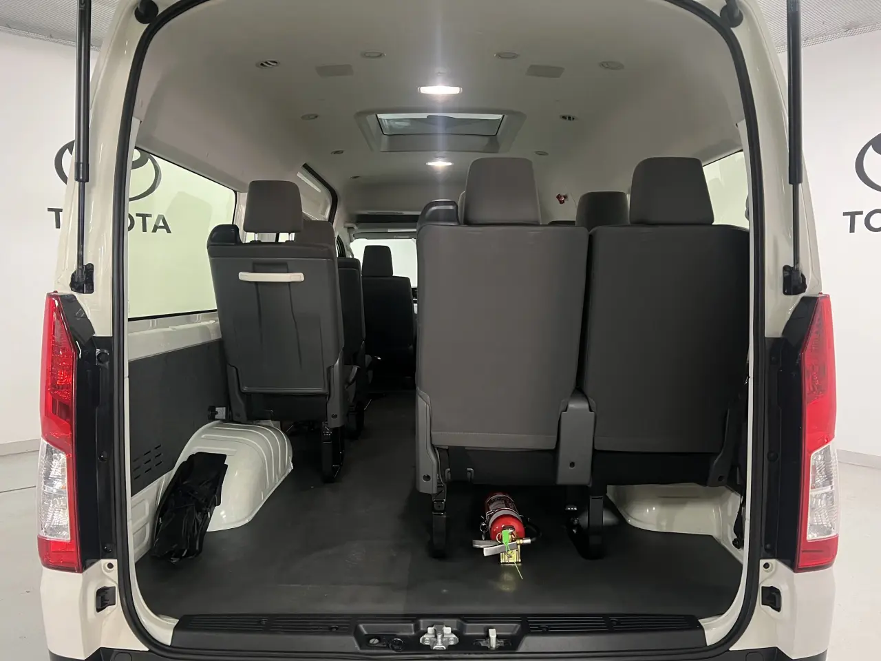 2021 TOYOTA HIACE Gallery Image 10
