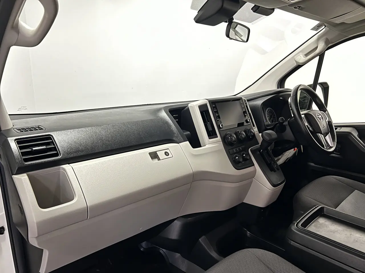 2021 TOYOTA HIACE Gallery Image 14
