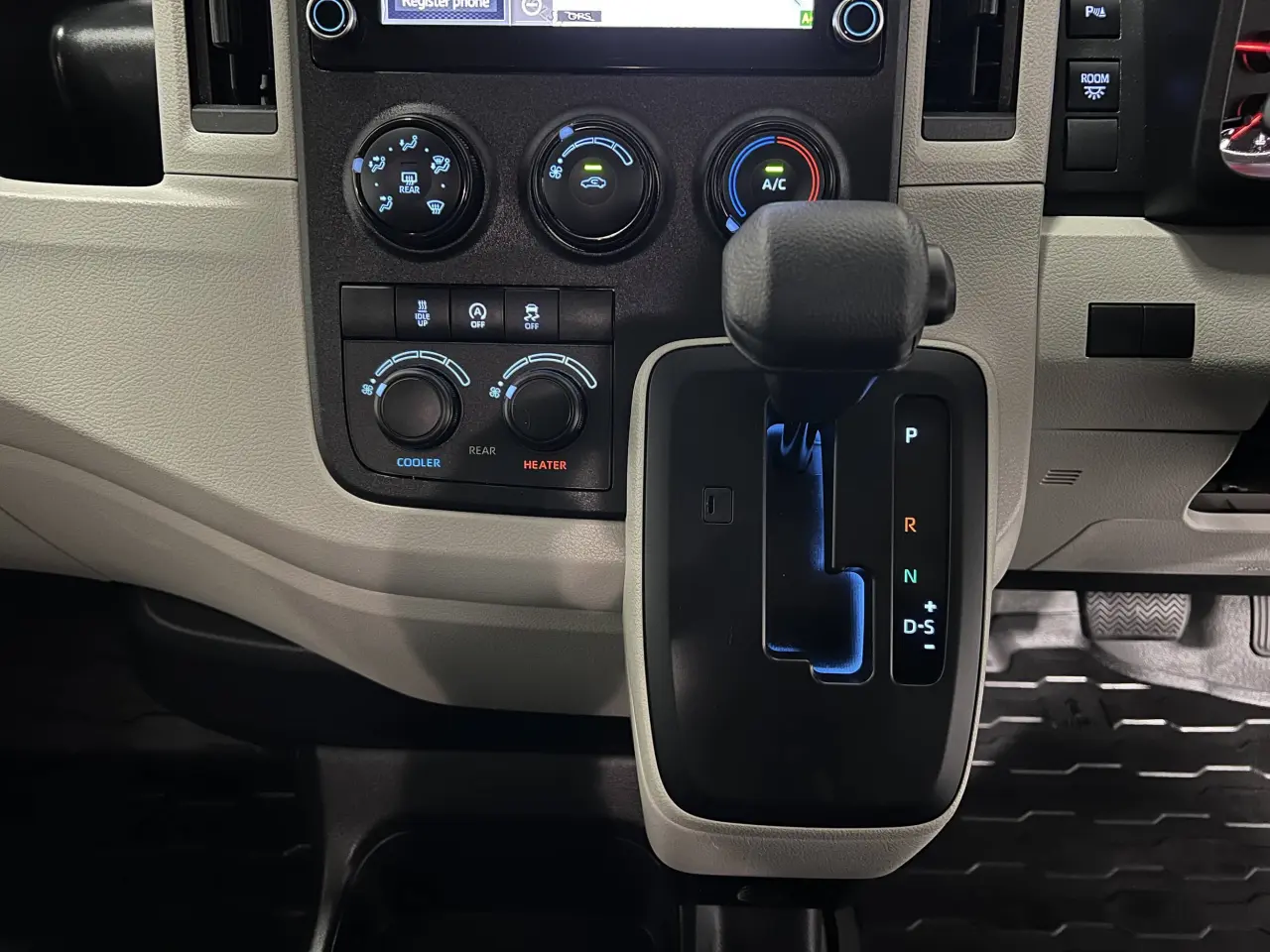 2021 TOYOTA HIACE Gallery Image 19