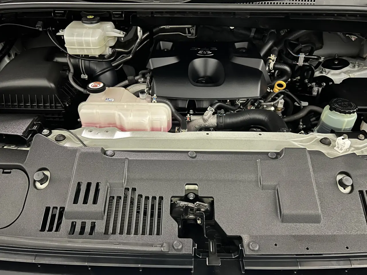 2021 TOYOTA HIACE Gallery Image 20
