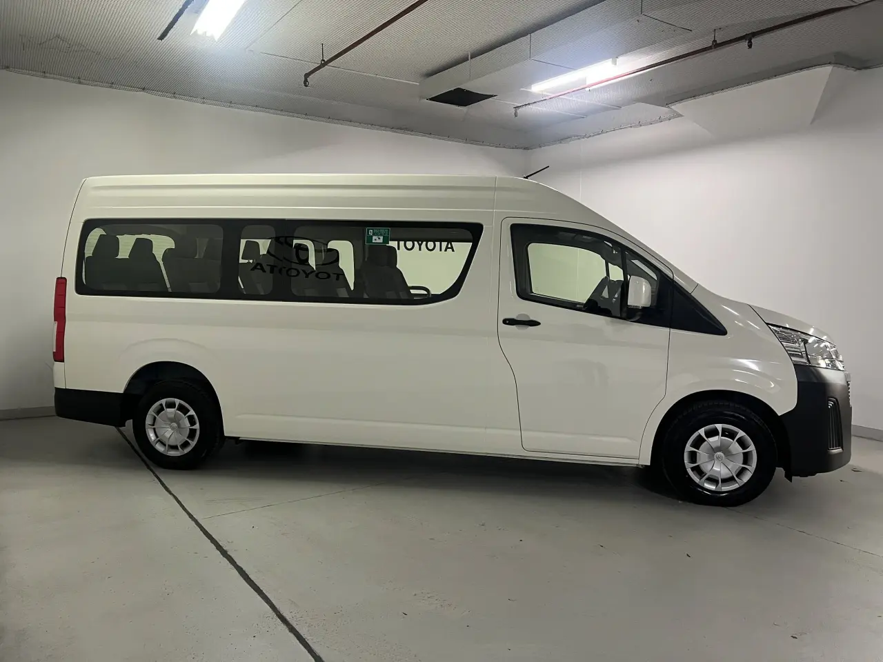 2021 TOYOTA HIACE Gallery Image 3