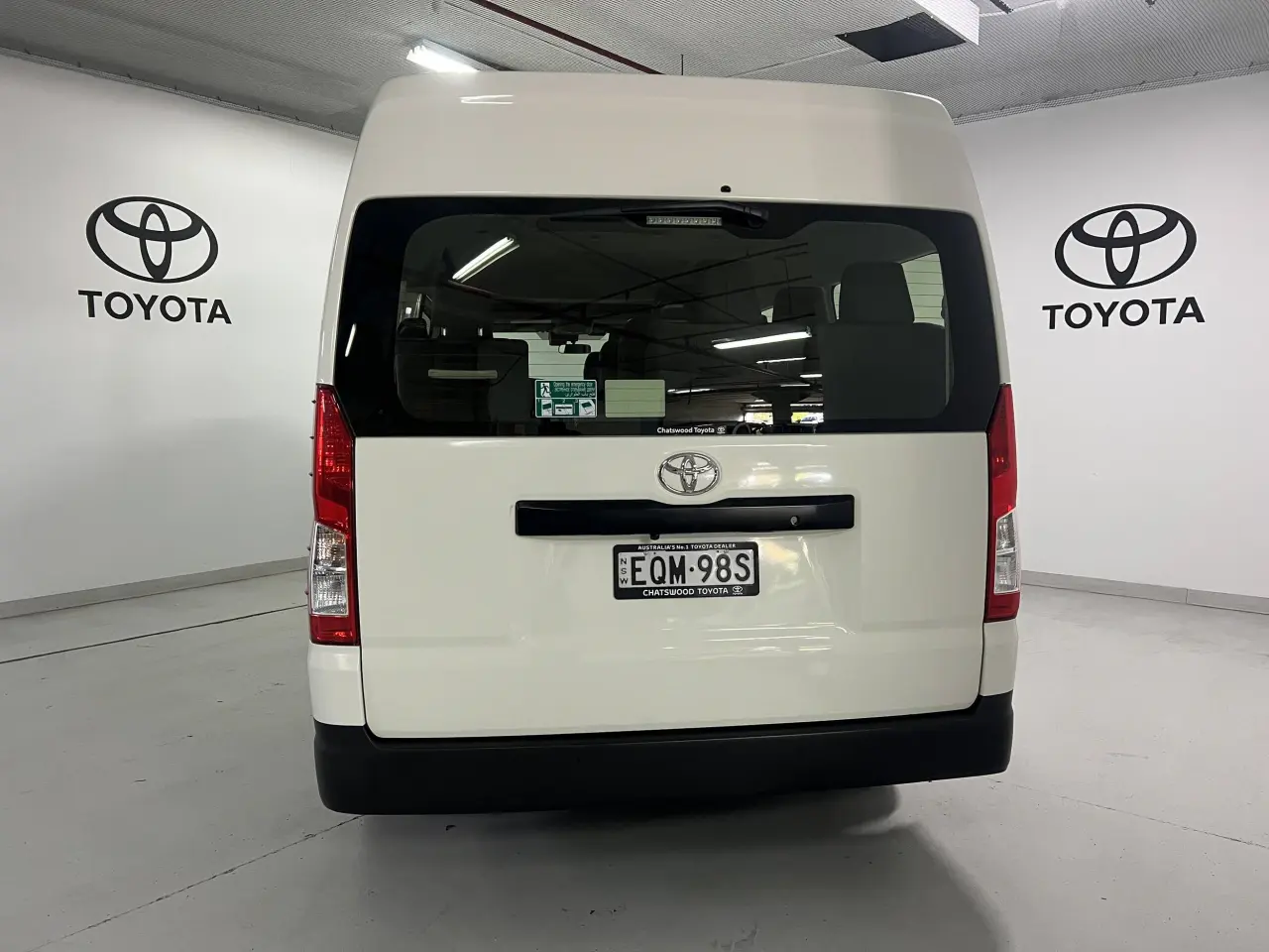 2021 TOYOTA HIACE Gallery Image 5