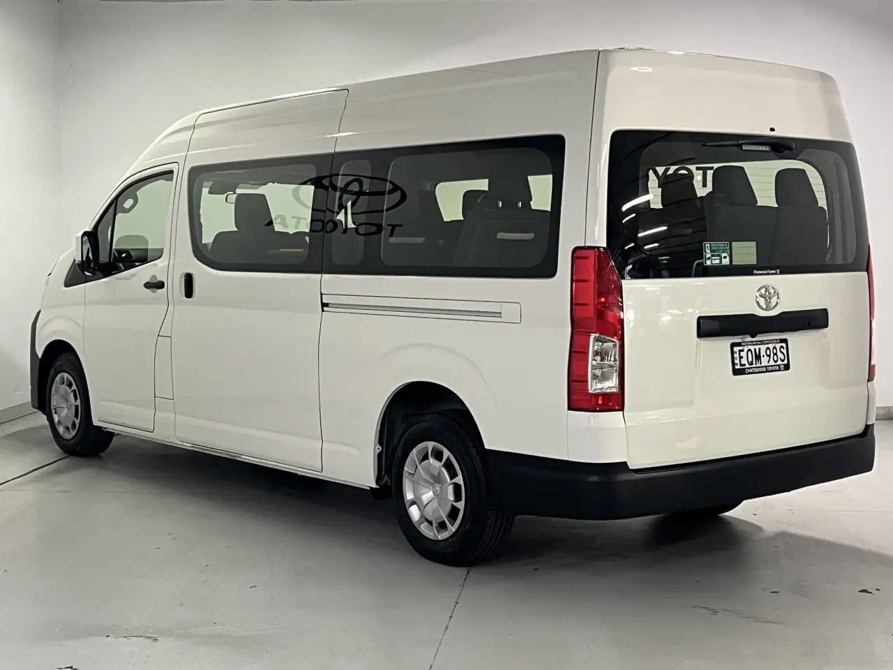 2021 TOYOTA HIACE Gallery Image 7