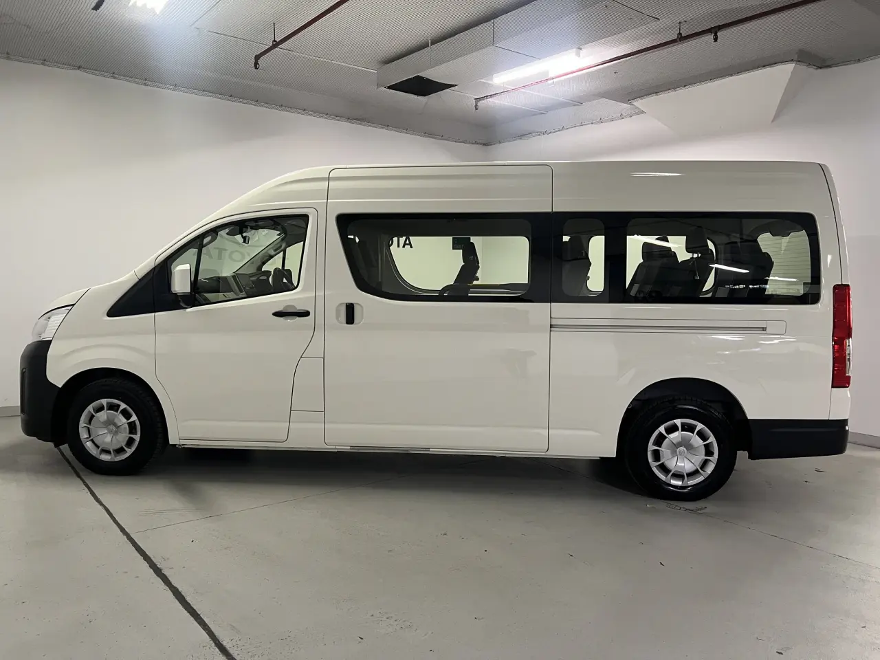 2021 TOYOTA HIACE Gallery Image 8