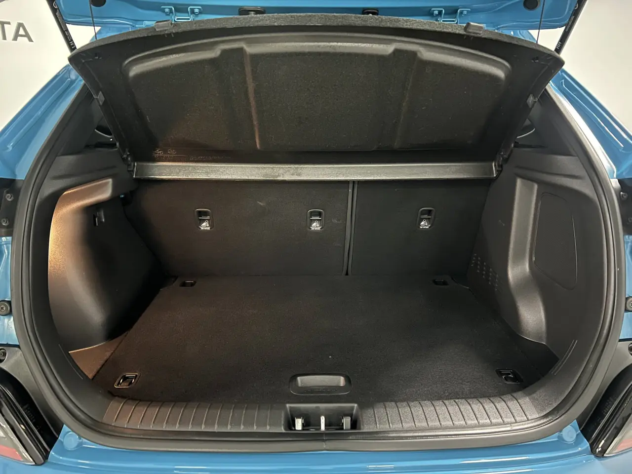 2022 HYUNDAI KONA Gallery Image 12