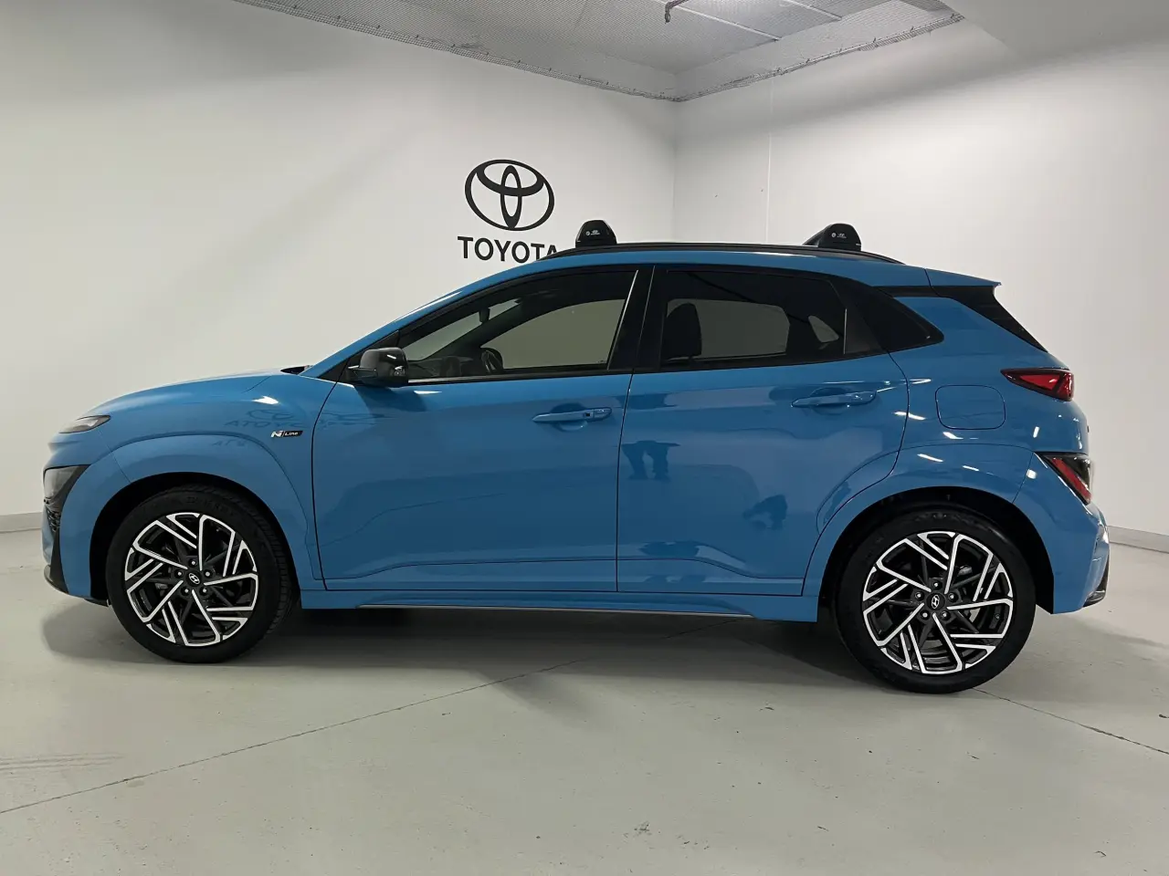 2022 HYUNDAI KONA Gallery Image 9