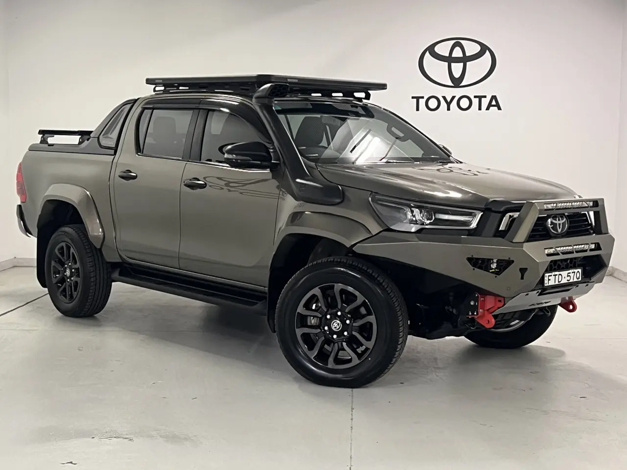 2023 TOYOTA HILUX Gallery Image 1