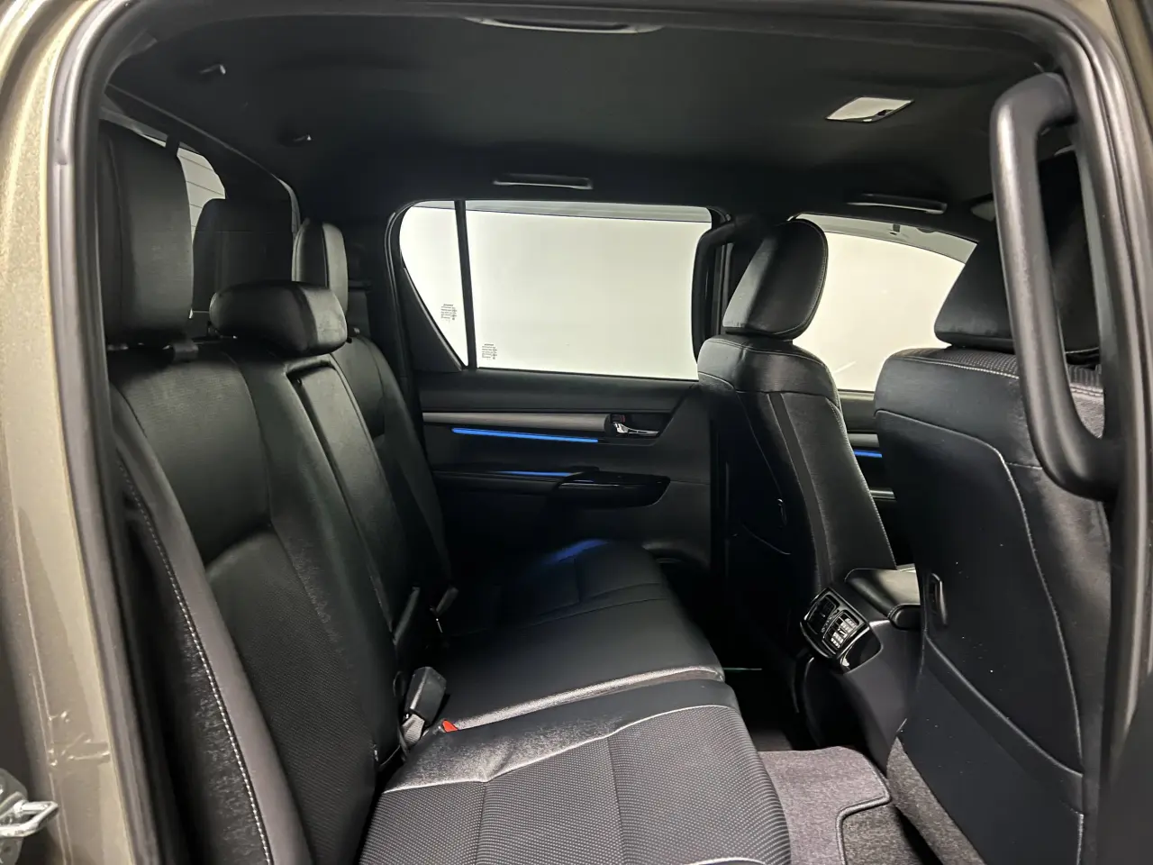 2023 TOYOTA HILUX Gallery Image 11