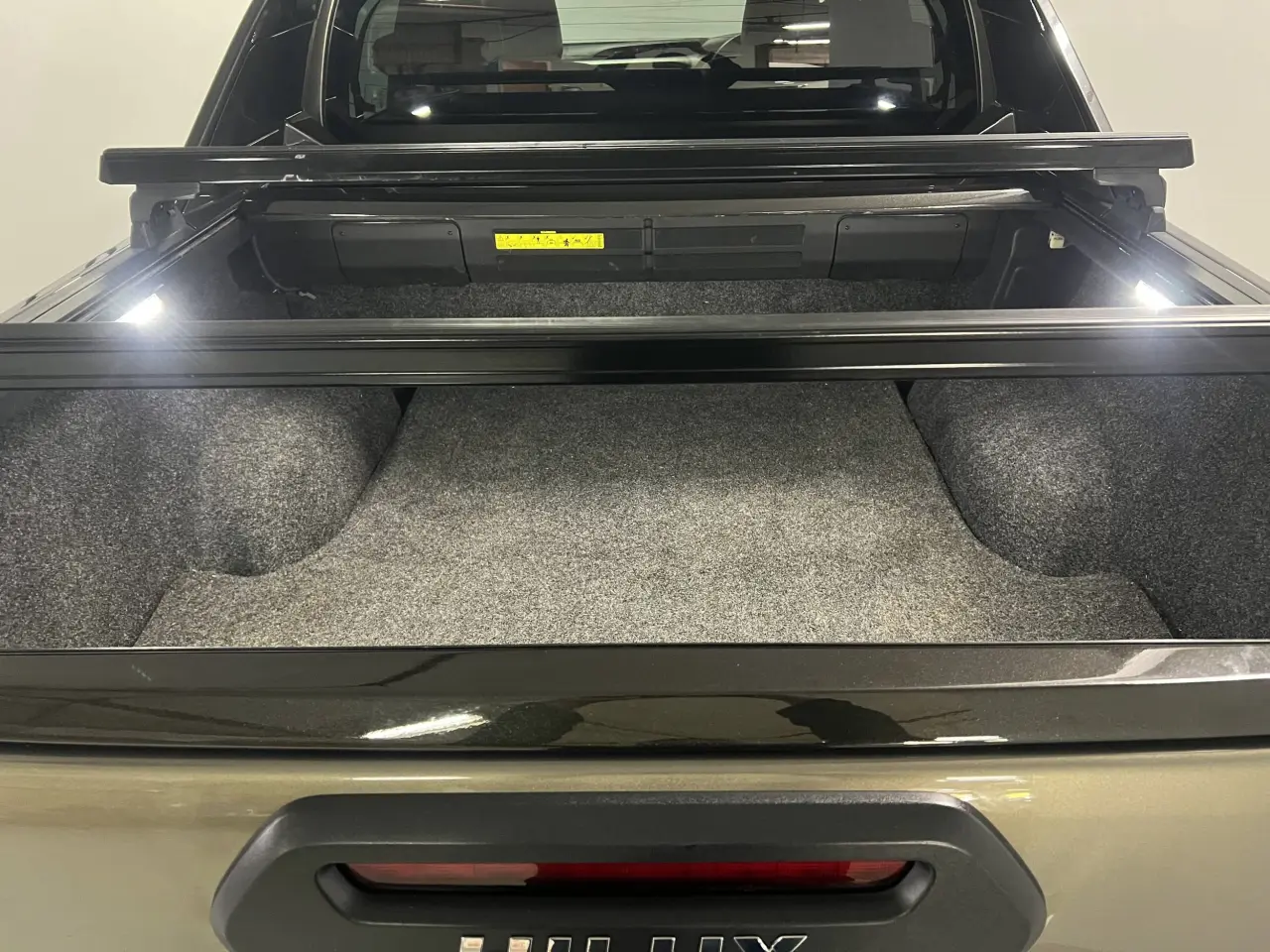 2023 TOYOTA HILUX Gallery Image 12