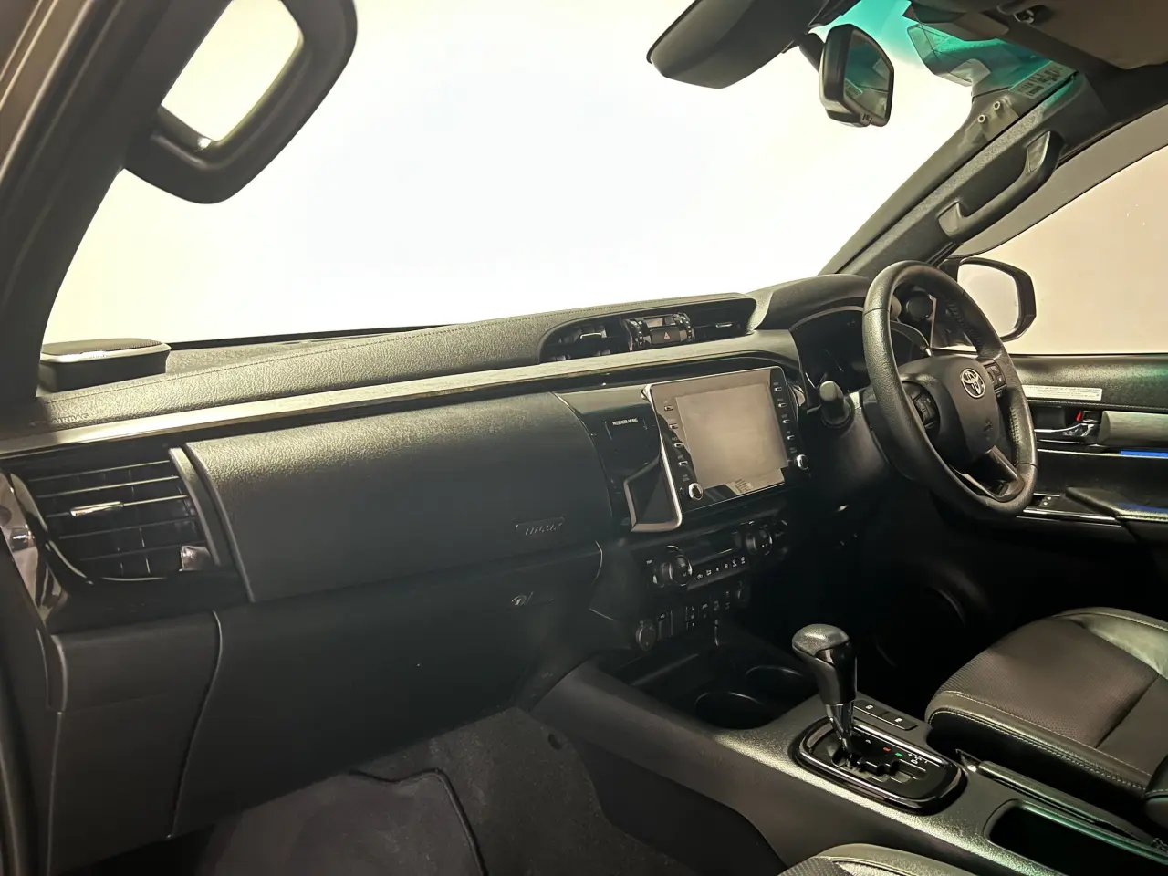 2023 TOYOTA HILUX Gallery Image 15