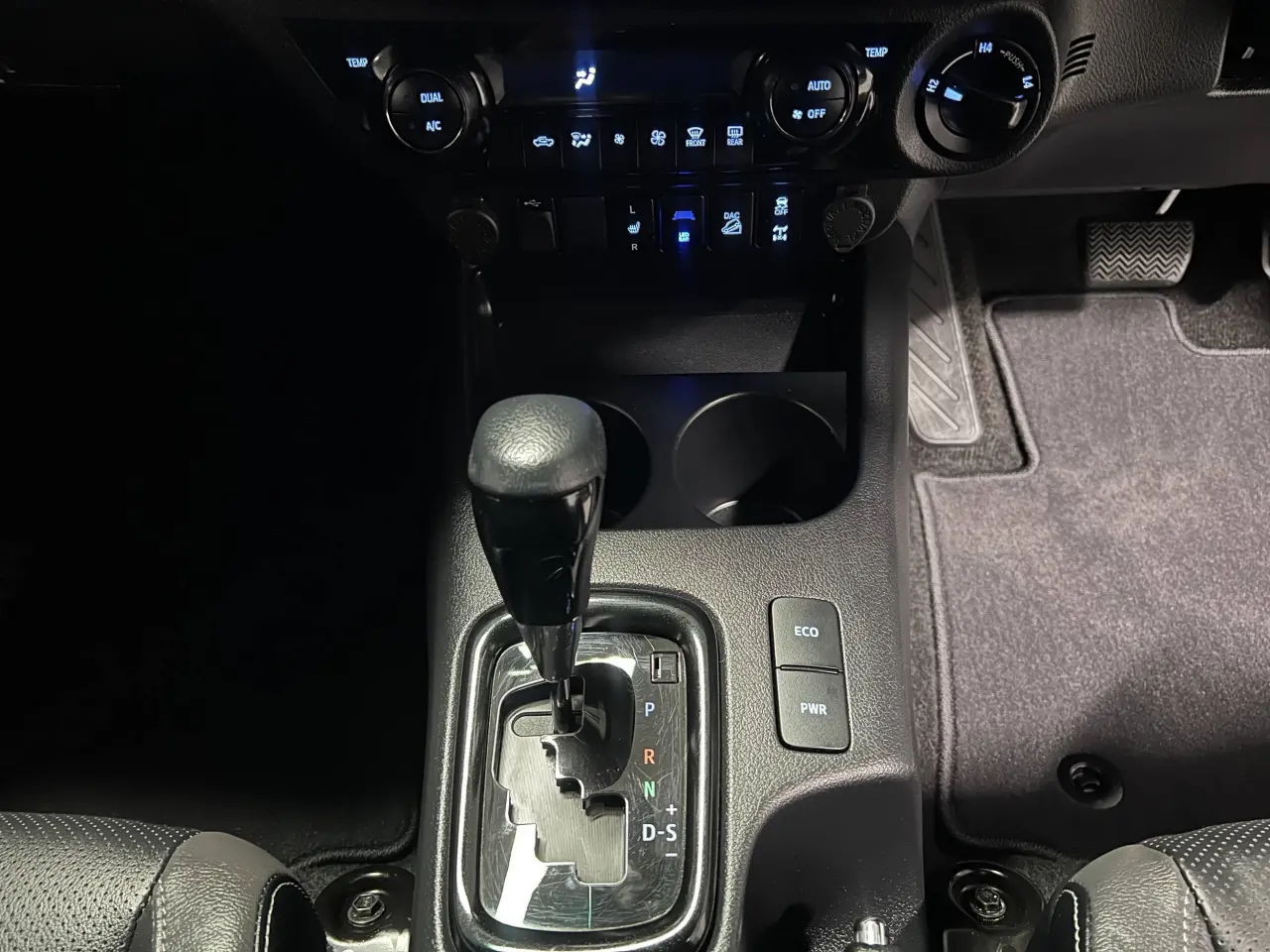 2023 TOYOTA HILUX Gallery Image 20