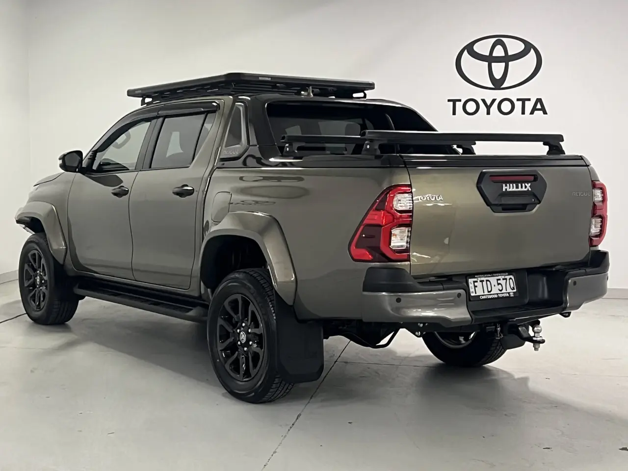 2023 TOYOTA HILUX Gallery Image 8
