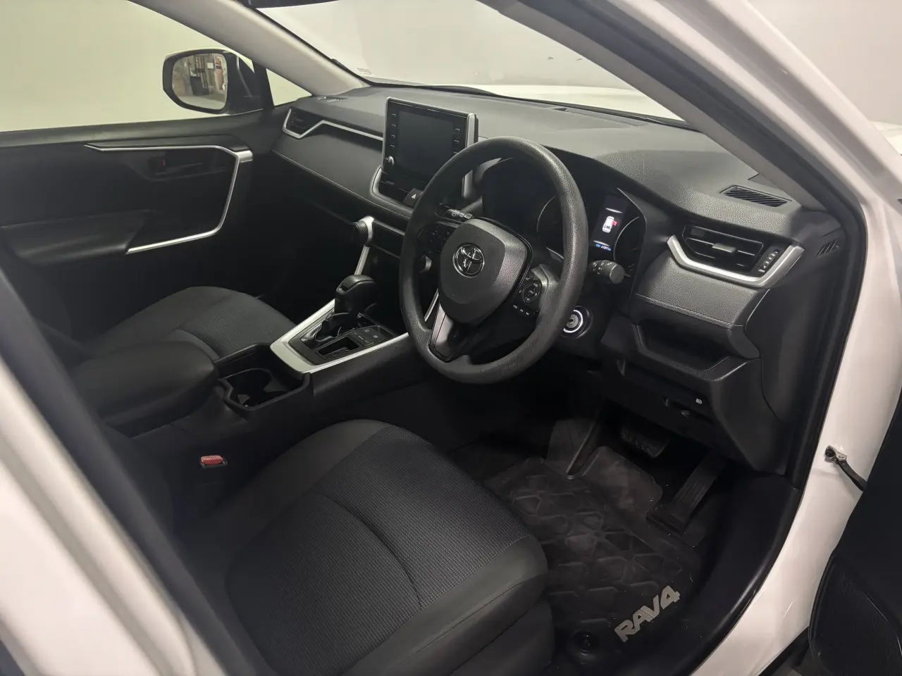 2020 TOYOTA RAV4 Gallery Image 10