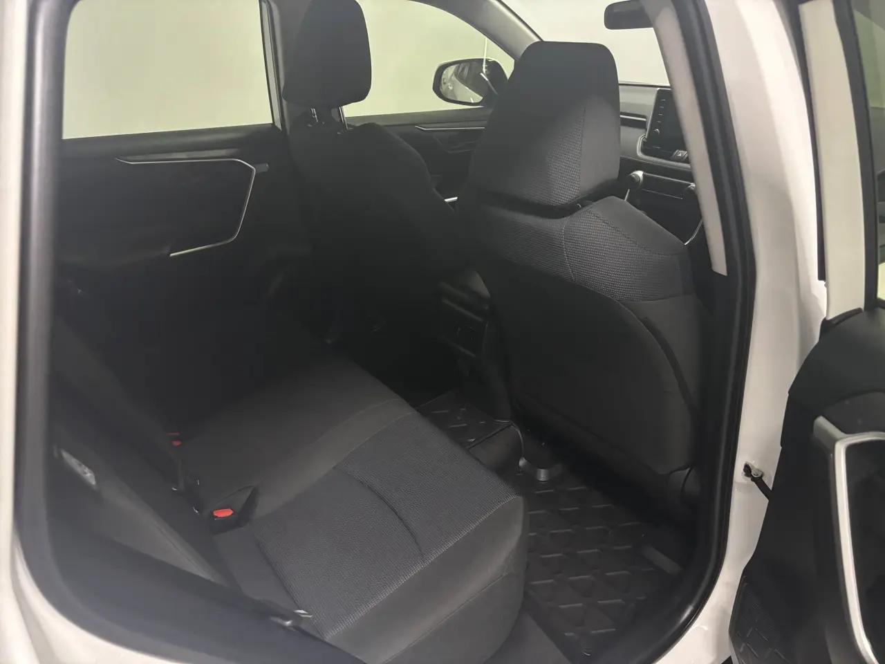 2020 TOYOTA RAV4 Gallery Image 11