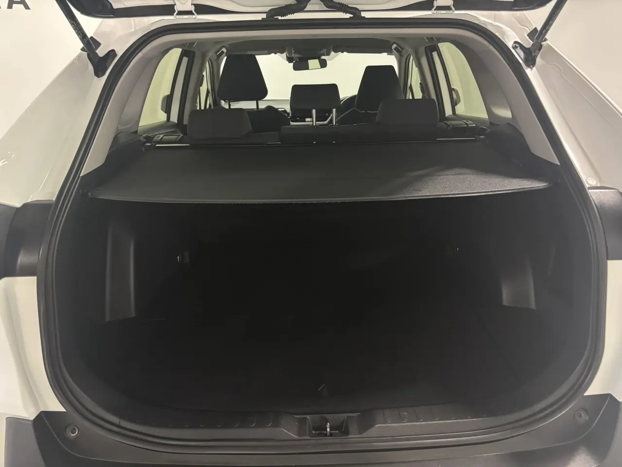 2020 TOYOTA RAV4 Gallery Image 12