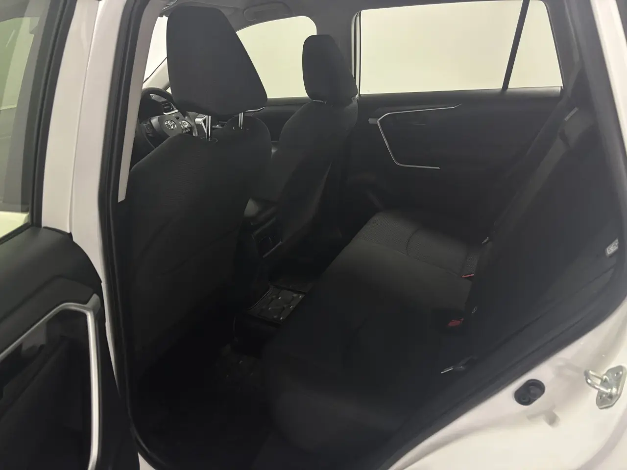 2020 TOYOTA RAV4 Gallery Image 13