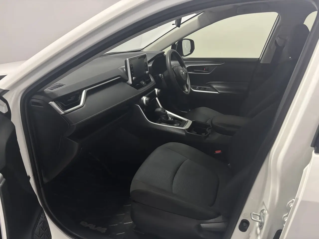 2020 TOYOTA RAV4 Gallery Image 14