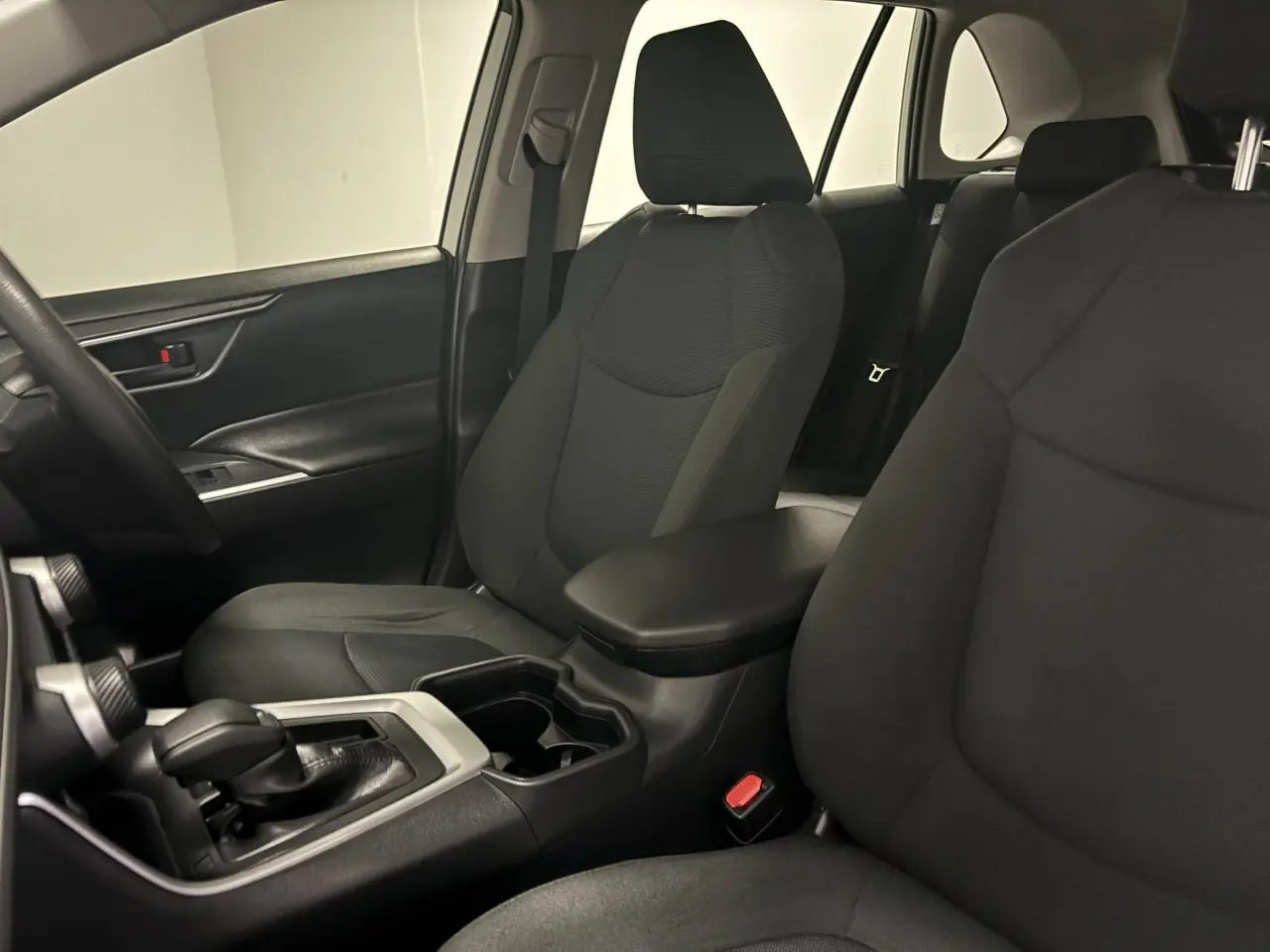 2020 TOYOTA RAV4 Gallery Image 15