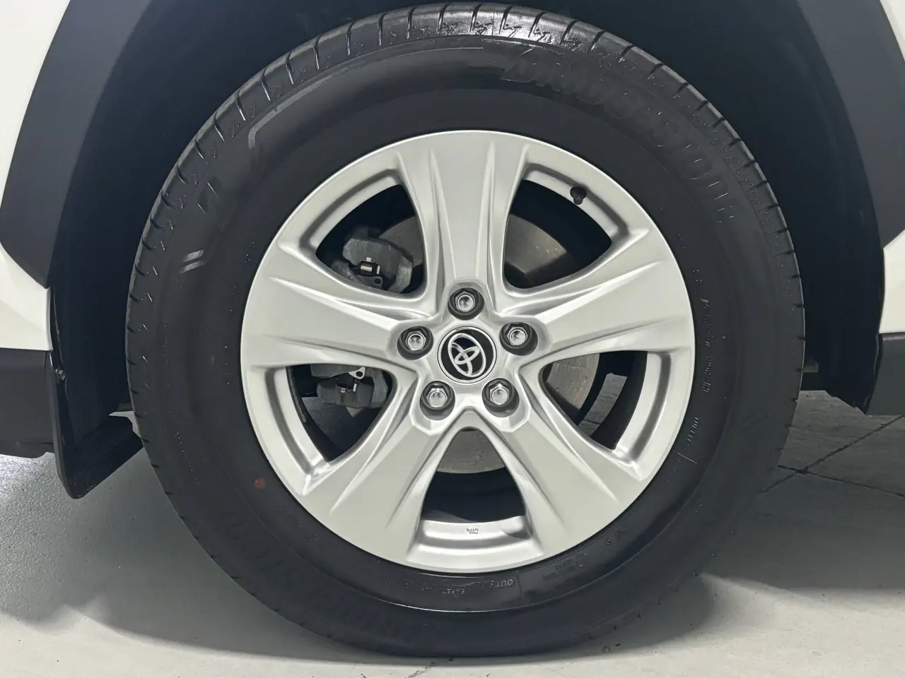 2020 TOYOTA RAV4 Gallery Image 5