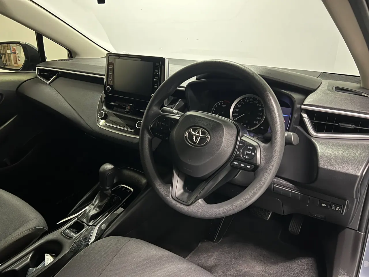 2022 TOYOTA COROLLA SEDAN HYBRID Gallery Image 10