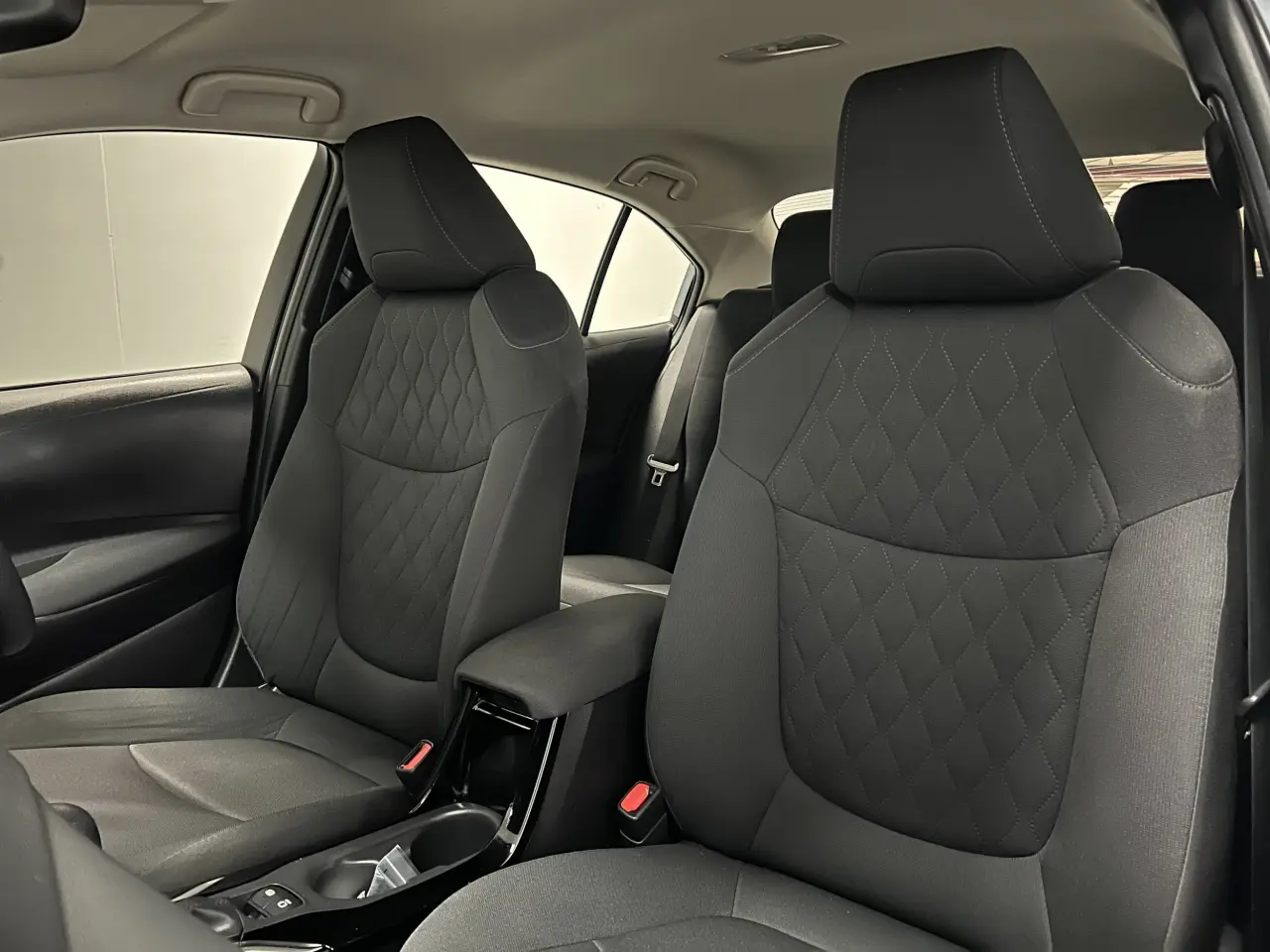 2022 TOYOTA COROLLA SEDAN HYBRID Gallery Image 15