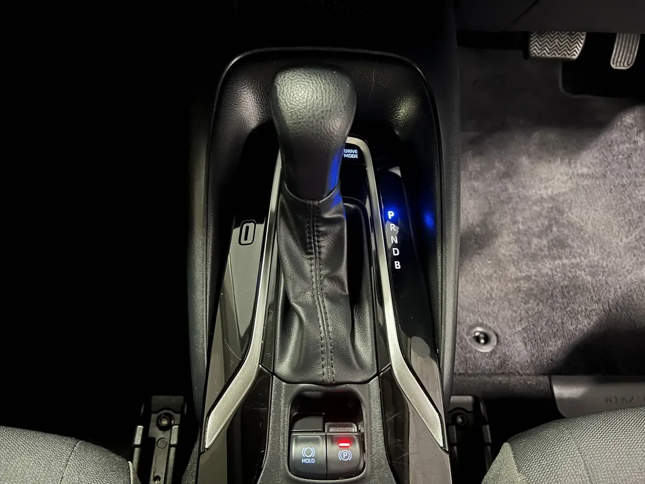 2022 TOYOTA COROLLA SEDAN HYBRID Gallery Image 19