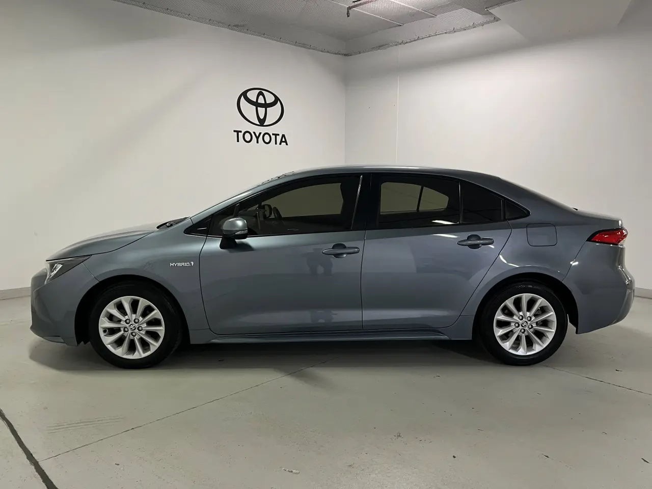 2022 TOYOTA COROLLA SEDAN HYBRID Gallery Image 9