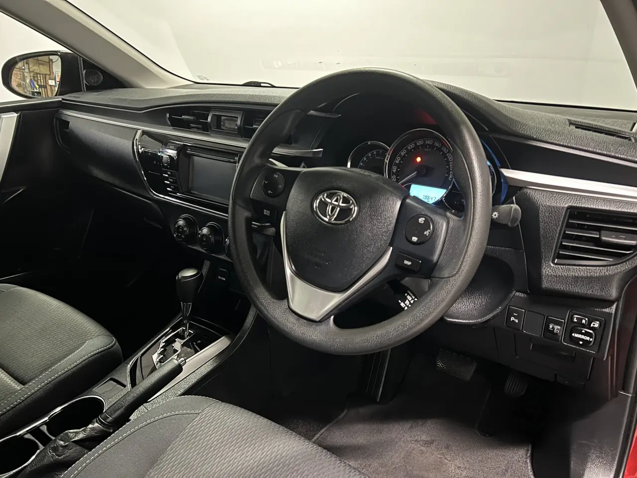 2016 TOYOTA COROLLA Gallery Image 10