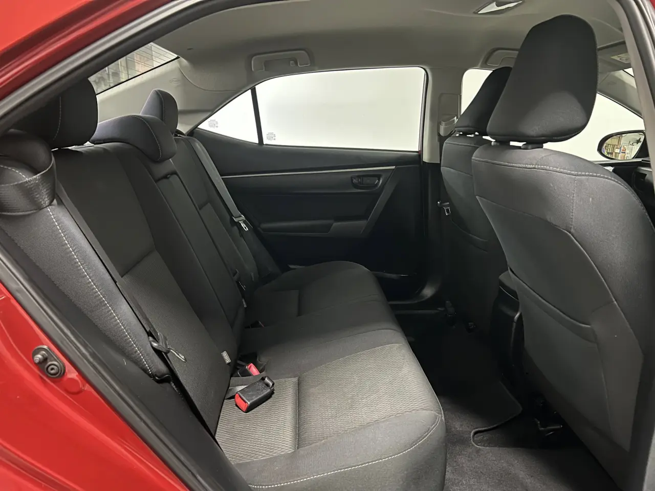 2016 TOYOTA COROLLA Gallery Image 11