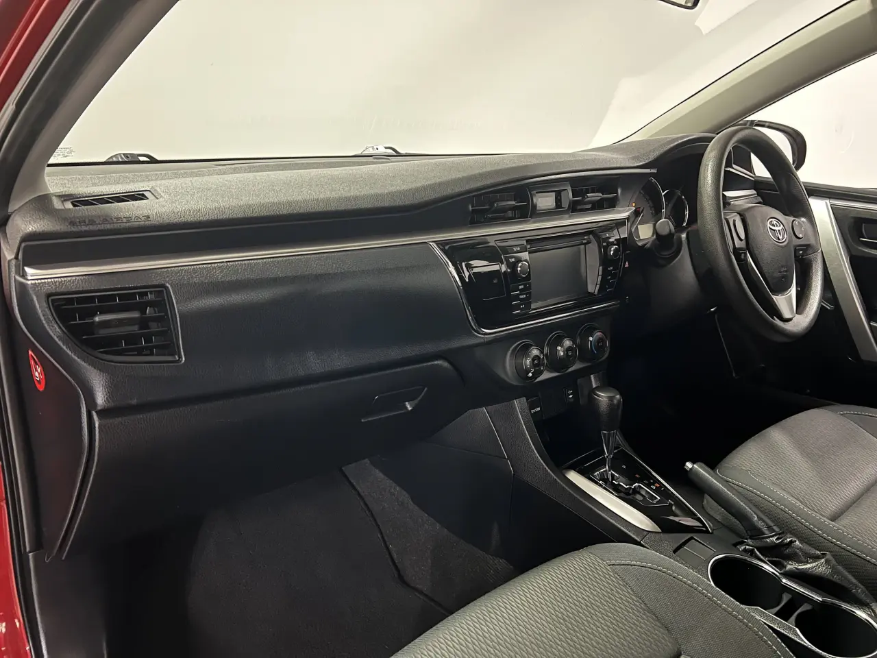 2016 TOYOTA COROLLA Gallery Image 14