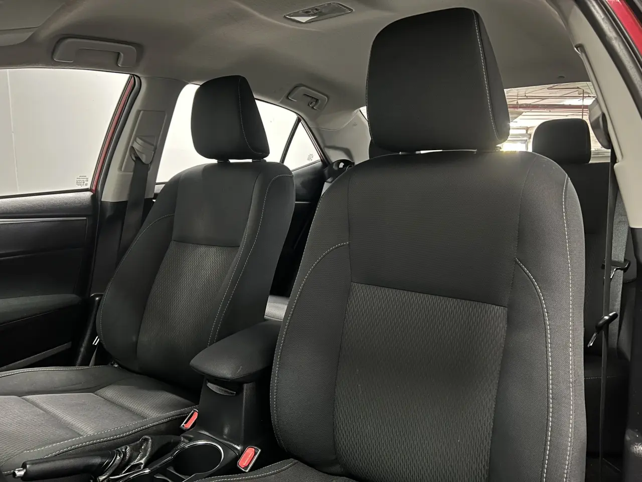 2016 TOYOTA COROLLA Gallery Image 15