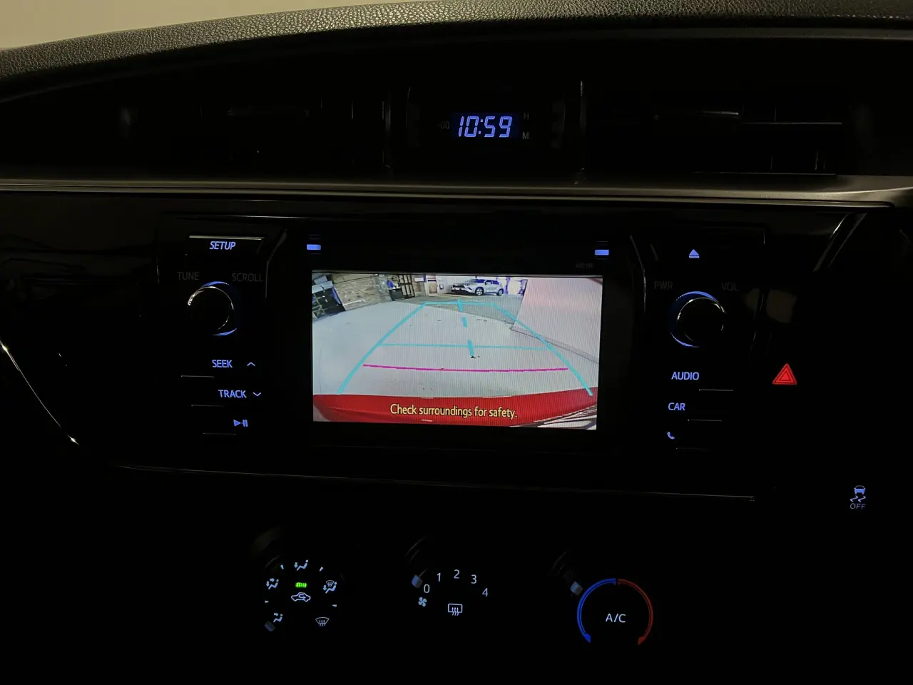 2016 TOYOTA COROLLA Gallery Image 18