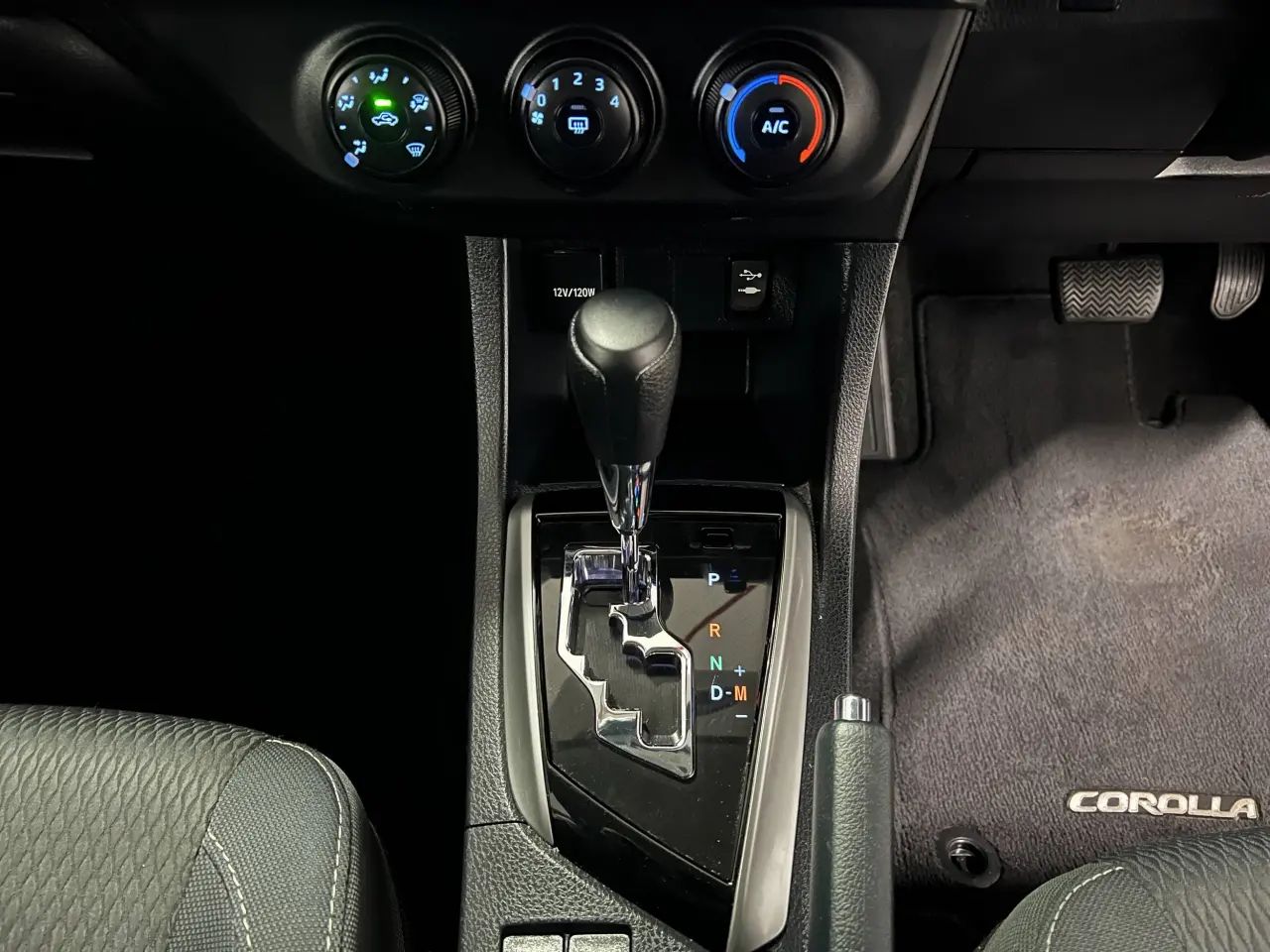 2016 TOYOTA COROLLA Gallery Image 19