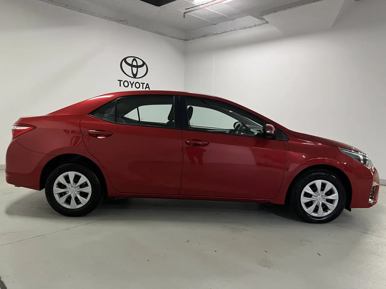 2016 TOYOTA COROLLA Gallery Image 4