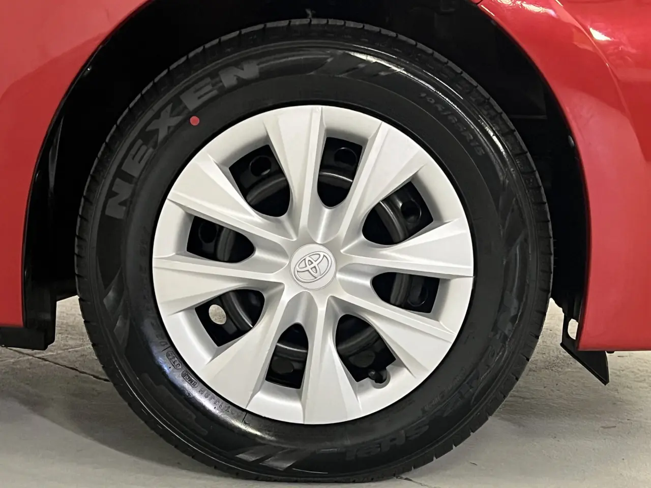 2016 TOYOTA COROLLA Gallery Image 5