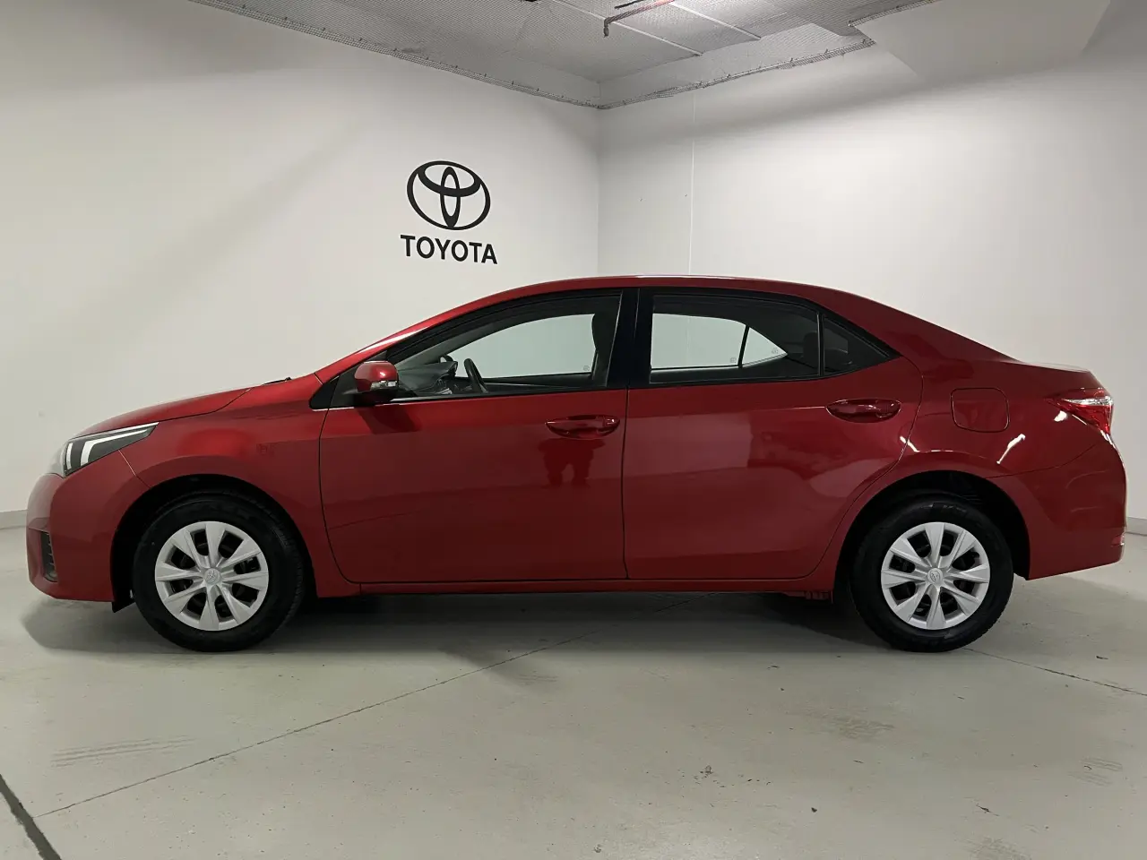 2016 TOYOTA COROLLA Gallery Image 9